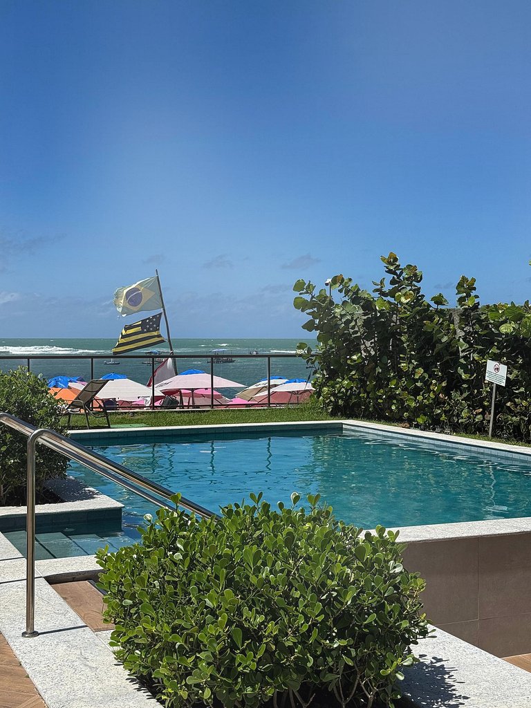 Flat na BeiraMar com Piscina Privativa